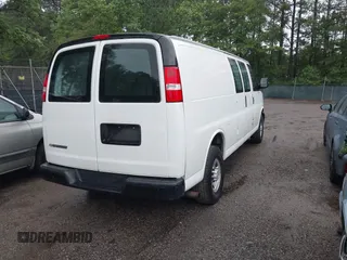 2019 Chevrolet Express Cargo z VIN 1GCZGHFG5K1361937, wystawiony jako IAAI lot #42298599 z przebiegiem 243 145 mil mil oraz . Historia ofert i sprzedaży dostępna na DreamBid. Obrazek 4.