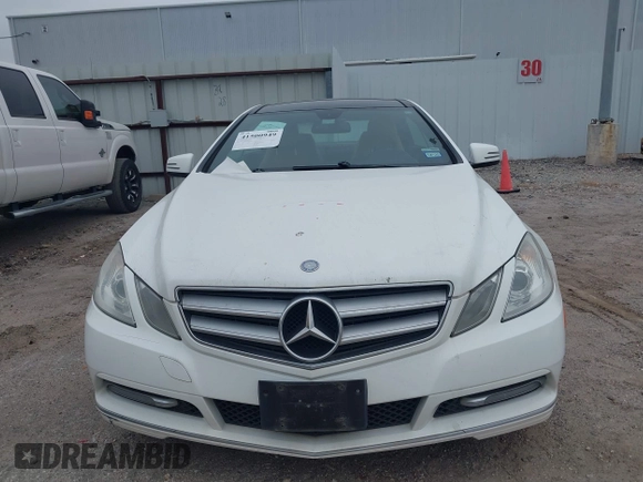 2013 Mercedes-Benz E-Class E 350 with VIN WDDKJ8JB8DF214490, listed as a IAAI auction lot 41500949 with 156,566 mi miles. Bid and sale history available at carsss.com. Image 12.