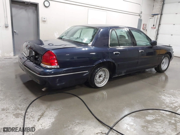 2000 Ford Crown Victoria with VIN 2FAFP73W1YX129365, listed as a IAAI auction lot 41865917 with 102,957 mi miles. Bid and sale history available at carsss.com. Image 4.