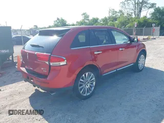 2011 Lincoln MKX z VIN 2LMDJ8JK5BBJ23713, wystawiony jako IAAI lot #42470229 z przebiegiem 185 783 mil mil oraz . Historia ofert i sprzedaży dostępna na DreamBid. Obrazek 4.