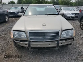 1998 Mercedes-Benz C 230/260/280/320 z VIN WDBHA23G8WA648546, wystawiony jako Copart lot #60720975 z przebiegiem 110 926 mil mil oraz Szkoda całkowita • Salvage title. Historia ofert i sprzedaży dostępna na DreamBid. Obrazek 5.