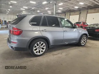 2012 BMW X5 35i z VIN 5UXZV4C58CL758466, wystawiony jako Copart lot #59799955 z przebiegiem 119 331 mil mil oraz Nie do naprawy • Non repairable. Historia ofert i sprzedaży dostępna na DreamBid. Obrazek 3.