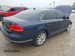 2013 Volkswagen Passat SEL Premium z VIN 1VWCH7A37DC056381, wystawiony jako IAAI lot #42426144 z przebiegiem 261 626 mil mil oraz . Historia ofert i sprzedaży dostępna na DreamBid. Obrazek 4.