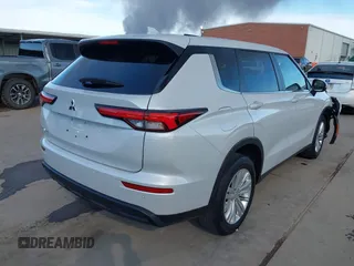 2024 Mitsubishi Outlander ES z VIN JA4J3UA85RZ004684, wystawiony jako IAAI lot #41289047 z przebiegiem 18 819 mil mil oraz . Historia ofert i sprzedaży dostępna na DreamBid. Obrazek 4.
