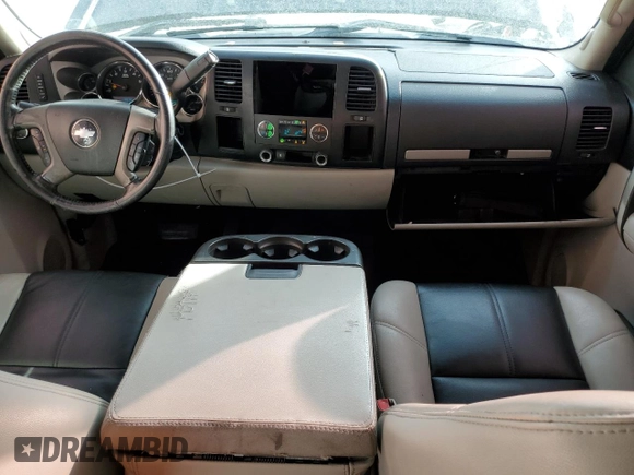 2007 Chevrolet Silverado 1500 1LT with VIN 3GCEC13J07G523824, listed as a Copart auction lot 85211794 with 304,461 mi miles and Salvage Title. Bid and sale history available at DreamBid. Image 8.