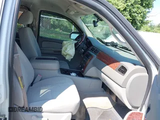 2007 Chevrolet Suburban LTZ with VIN 1GNFK16367J193729, listed as a IAAI auction lot 42621298 with 262,721 mi miles and . Bid and sale history available at DreamBid. Image 5.