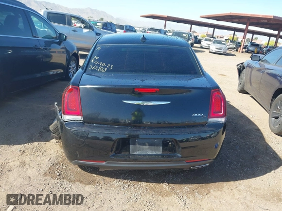 2019 Chrysler 300 S z VIN 2C3CCABG5KH562838, wystawiony jako IAAI lot #42134711 z przebiegiem 118 506 mil mil oraz . Historia ofert i sprzedaży dostępna na DreamBid. Obrazek 16.