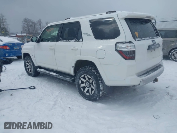 2018 Toyota 4Runner SR5 with VIN JTEBU5JR9J5519118, listed as a IAAI auction lot 41622686 with 92,178 mi miles. Bid and sale history available at carsss.com. Image 3.