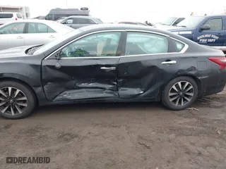 2018 Nissan Altima 2.5 SL with VIN 1N4AL3AP5JC208275, listed as a IAAI auction lot 41368381 with 203,439 mi miles. Bid and sale history available at carsss.com. Image 6.