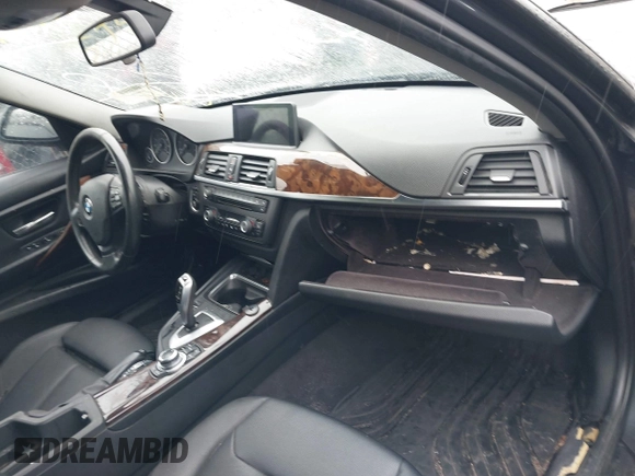 2013 BMW 3 Series 328i xDrive z VIN WBA3B5G5XDNS04431, wystawiony jako IAAI lot #42186095 z przebiegiem Nie podano mil oraz . Historia ofert i sprzedaży dostępna na DreamBid. Obrazek 5.