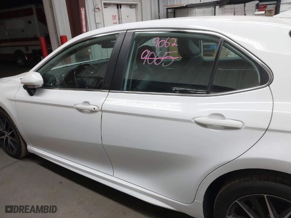 2022 Toyota Camry SE with VIN 4T1G11AK8NU706498, listed as a IAAI auction lot 42054821 with 46,982 mi miles. Bid and sale history available at carsss.com. Image 14.