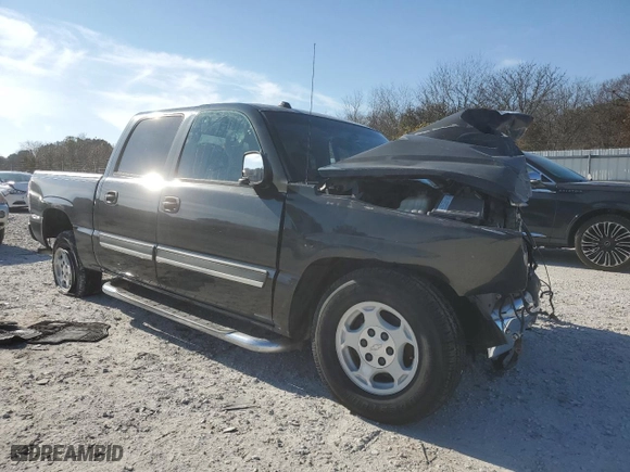 2004 Chevrolet Silverado 1500 Crew Cab LS with VIN 2GCEC13T441332624, listed as a Copart auction lot 83424804 with 253,625 mi miles and Salvage Title. Bid and sale history available at carsss.com. Image 4.