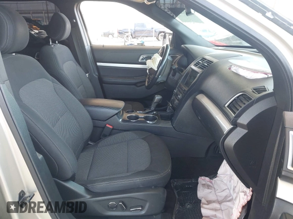 2017 Ford Explorer XLT z VIN 1FM5K7D85HGD89676, wystawiony jako IAAI lot #42313283 z przebiegiem 89 358 mil mil oraz . Historia ofert i sprzedaży dostępna na DreamBid. Obrazek 5.