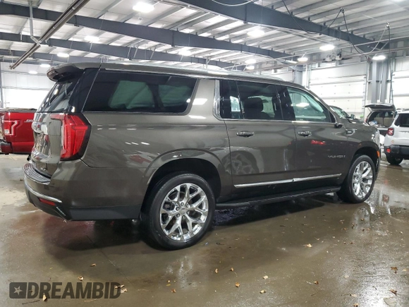 2021 GMC Yukon XL SLT with VIN 1GKS2GKD1MR434218, listed as a Copart auction lot 82777494 with 60,601 mi miles and Salvage Title. Bid and sale history available at carsss.com. Image 3.