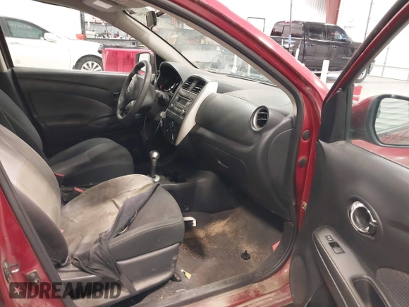 2016 Nissan Versa S z VIN 3N1CN7AP4GL804482, wystawiony jako IAAI lot #42145411 z przebiegiem 140 780 mil mil oraz . Historia ofert i sprzedaży dostępna na DreamBid. Obrazek 5.