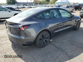 2024 Tesla Model 3 z VIN 5YJ3E1EA5RF857757, wystawiony jako Copart lot #45758385 z przebiegiem 5364 mil mil oraz Szkody całkowita. Historia ofert i sprzedaży dostępna na DreamBid. Obrazek 3.