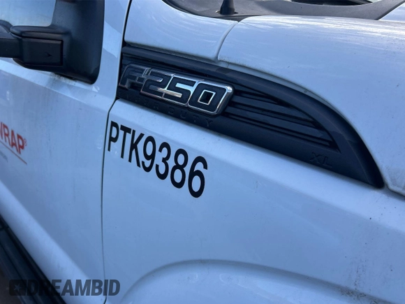 2015 Ford F-250 Lariat z VIN 1FT7W2B61FEB96343, wystawiony jako IAAI lot #42260239 z przebiegiem 171 392 mil mil oraz . Historia ofert i sprzedaży dostępna na DreamBid. Obrazek 8.