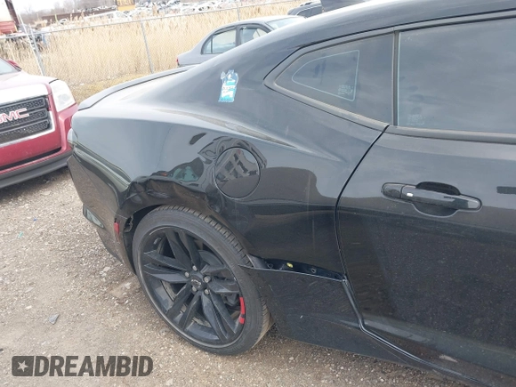 2023 Chevrolet Camaro 2LT z VIN 1G1FD1RX6P0133885, wystawiony jako IAAI lot #41990345 z przebiegiem 50 583 mil mil oraz . Historia ofert i sprzedaży dostępna na DreamBid. Obrazek 19.