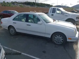 1997 Mercedes-Benz E-Class with VIN WDBJF55F8VJ031834, listed as a IAAI auction lot 41901306 with 1 mi miles. Bid and sale history available at carsss.com. Image 13.