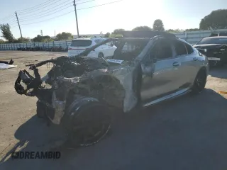 2021 BMW M8 Competition z VIN WBSGV0C03MCG35516, wystawiony jako Copart lot #84032584 z przebiegiem Nie podano mil oraz Nie do naprawy. Historia ofert i sprzedaży dostępna na DreamBid. Obrazek 1.