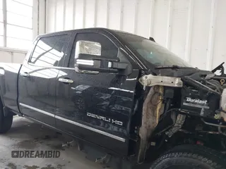 2016 GMC Sierra 2500HD Denali z VIN 1GT12UE82GF207890, wystawiony jako IAAI lot #41994971 z przebiegiem 101 221 mil mil oraz . Historia ofert i sprzedaży dostępna na DreamBid. Obrazek 13.
