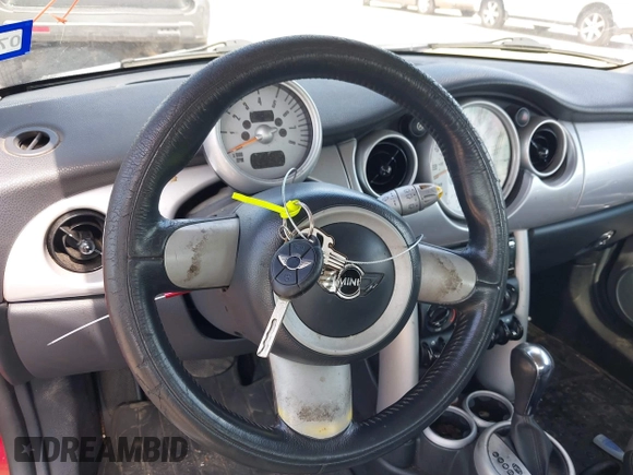 2006 MINI Hardtop с VIN WMWRC33536TJ74995, выставлен на аукционе IAAI как лот 42339671 с пробегом 219 625 миль миль и . История ставок и продаж доступна на DreamBid. Изображение 11.