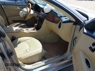 2006 Mercedes-Benz CLS 500 z VIN WDDDJ75X06A037541, wystawiony jako IAAI lot #42252829 z przebiegiem 151 295 mil mil oraz . Historia ofert i sprzedaży dostępna na DreamBid. Obrazek 5.
