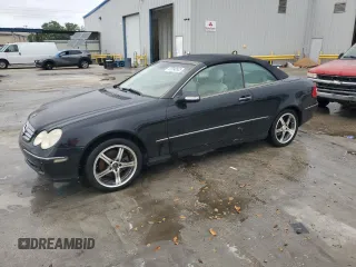2005 Mercedes-Benz CLK 320 z VIN WDBTK65J75F142666, wystawiony jako Copart lot #52090505 z przebiegiem Nie podano mil oraz Nie do naprawy • Non repairable. Historia ofert i sprzedaży dostępna na DreamBid. Obrazek 1.