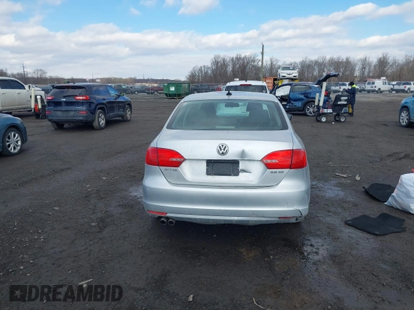 2011 Volkswagen Jetta SE with VIN 3VWDZ7AJ7BM368275, listed as a IAAI auction lot 41444681 with 139,828 mi miles and . Bid and sale history available at DreamBid. Image 16.