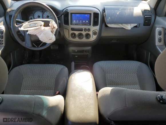 2004 Ford Escape XLT with VIN 1FMYU03184DA15965, listed as a Copart auction lot 42339875 with 209,805 mi miles and Salvage Title. Bid and sale history available at carsss.com. Image 8.