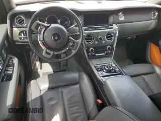 2019 Rolls-Royce Cullinan z VIN SLA689X51KU113872, wystawiony jako Copart lot #65135234 z przebiegiem Nie podano mil oraz Szkody całkowita. Historia ofert i sprzedaży dostępna na DreamBid. Obrazek 8.