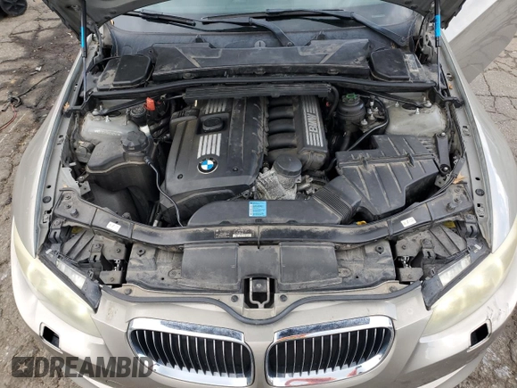 2011 BMW 3 Series 328i z VIN WBADW3C56BE537547, wystawiony jako Copart lot #55731295 z przebiegiem 117 059 mil mil oraz Szkoda całkowita • Salvage title. Historia ofert i sprzedaży dostępna na DreamBid. Obrazek 11.