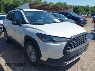 2022 Toyota Corolla Cross LE z VIN 7MUCAAAG0NV014812, wystawiony jako IAAI lot #42335853 z przebiegiem 52 811 mil mil oraz . Historia ofert i sprzedaży dostępna na DreamBid. Obrazek 1.