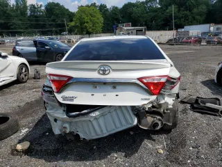 2017 Toyota Camry XLE z VIN 4T1BF1FK0HU388515, wystawiony jako Copart lot #59180025 z przebiegiem 107 443 mil mil oraz Czysty tytuł • Clean title. Historia ofert i sprzedaży dostępna na DreamBid. Obrazek 6.