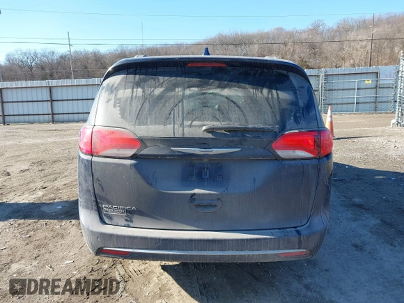 2018 Chrysler Pacifica Touring L z VIN 2C4RC1BGXJR127280, wystawiony jako IAAI lot #41374468 z przebiegiem Nie podano mil oraz . Historia ofert i sprzedaży dostępna na DreamBid. Obrazek 16.
