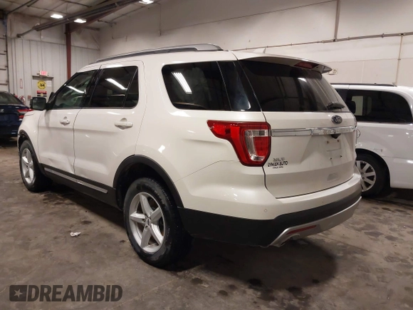 2016 Ford Explorer XLT z VIN 1FM5K8D88GGC51392, wystawiony jako IAAI lot #41874717 z przebiegiem 106 705 mil mil oraz . Historia ofert i sprzedaży dostępna na DreamBid. Obrazek 3.