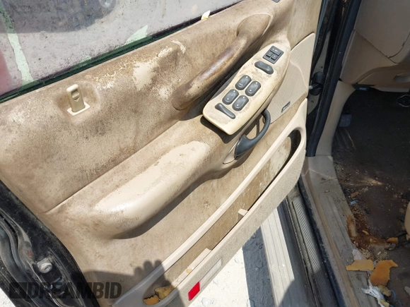 2002 Ford Expedition Eddie Bauer with VIN 1FMEU17W32LA67991, listed as a IAAI auction lot 42187426 with Not provided miles and . Bid and sale history available at DreamBid. Image 13.