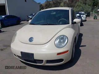 2008 Volkswagen New Beetle Coupe S with VIN 3VWPG31C18M514918, listed as a IAAI auction lot 41993878 with 173,810 mi miles. Bid and sale history available at carsss.com. Image 6.