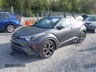 2019 Toyota C-HR XLE z VIN JTNKHMBX0K1013522, wystawiony jako IAAI lot #42053511 z przebiegiem 136 330 mil mil oraz . Historia ofert i sprzedaży dostępna na DreamBid. Obrazek 19.