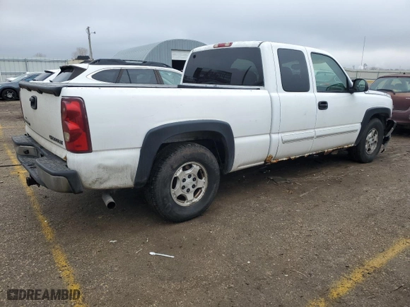 2003 Chevrolet Silverado 1500 LT with VIN 2GCEC19T531220694, listed as a Copart auction lot 43007935 with 253,208 mi miles and Salvage Title. Bid and sale history available at carsss.com. Image 3.