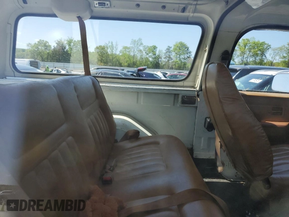 1990 Chevrolet Blazer z VIN 1GNEV18K5LF144221, wystawiony jako Copart lot #52296175 z przebiegiem 114 593 mil mil oraz Szkoda całkowita • Salvage title. Historia ofert i sprzedaży dostępna na DreamBid. Obrazek 10.