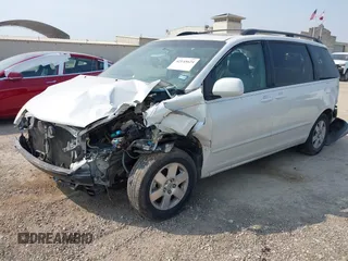 2010 Toyota Sienna XLE z VIN 5TDYK4CC2AS325645, wystawiony jako IAAI lot #42145624 z przebiegiem 202 868 mil mil oraz . Historia ofert i sprzedaży dostępna na DreamBid. Obrazek 18.