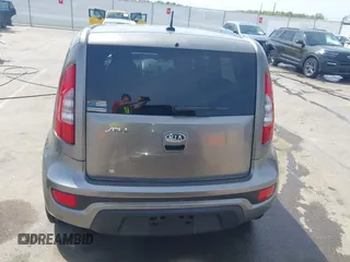 2013 Kia Soul + z VIN KNDJT2A63D7607176, wystawiony jako IAAI lot #42106454 z przebiegiem 130 814 mil mil oraz . Historia ofert i sprzedaży dostępna na DreamBid. Obrazek 16.