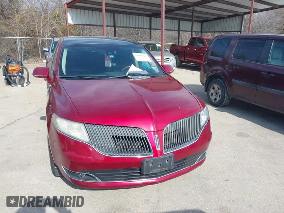 2014 Lincoln MKT EcoBoost z VIN 2LMHJ5AT9EBL55440, wystawiony jako IAAI lot #41589967 z przebiegiem 194 408 mil mil oraz . Historia ofert i sprzedaży dostępna na DreamBid. Obrazek 12.