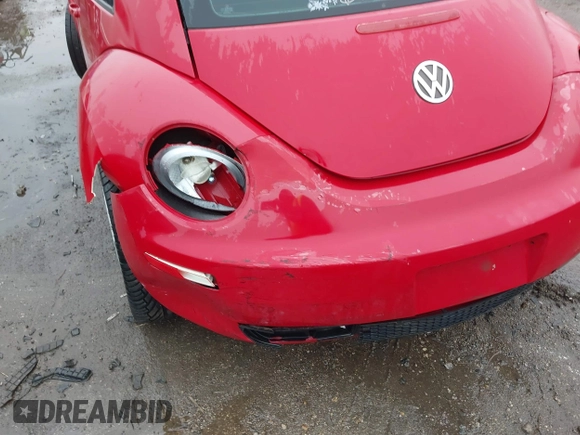 2006 Volkswagen New Beetle Coupe with VIN 3VWRW31C46M409251, listed as a IAAI auction lot 41413298 with 129,972 mi miles. Bid and sale history available at carsss.com. Image 14.