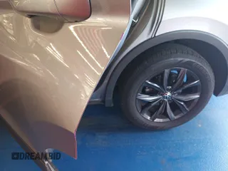 2024 Volkswagen Tiguan SE z VIN 3VV3B7AX7RM105271, wystawiony jako IAAI lot #42752403 z przebiegiem 27 050 mil mil oraz . Historia ofert i sprzedaży dostępna na DreamBid. Obrazek 4.