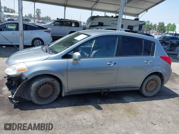 2009 Nissan Versa S с VIN 3N1BC13E99L453758, выставлен на аукционе IAAI как лот 42343658 с пробегом 218 825 миль миль и . История ставок и продаж доступна на DreamBid. Изображение 15.