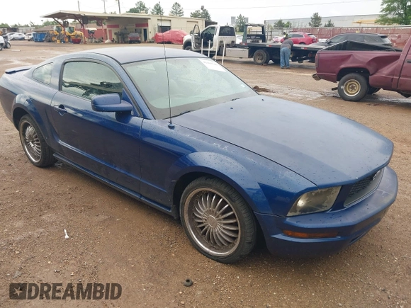 2007 Ford Mustang Deluxe with VIN 1ZVFT80N375305644, listed as a IAAI auction lot 42103749 with 233,762 mi miles and . Bid and sale history available at DreamBid. Image 1.