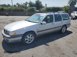 2000 Volvo V70 with VIN YV1LZ56D0Y2723612, listed as a Copart auction lot 65177734 with 236,295 mi miles and Clean Title. Bid and sale history available at carsss.com. Image 1.