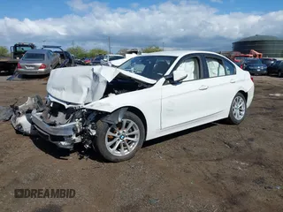 2016 BMW 3 Series 320i z VIN WBA8A9C51GK617592, wystawiony jako IAAI lot #41550528 z przebiegiem Nie podano mil oraz . Historia ofert i sprzedaży dostępna na DreamBid. Obrazek 18.